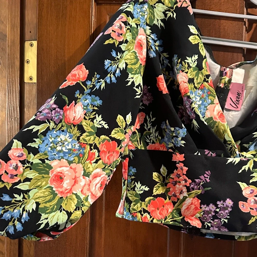 Vixen by Micheline Pitt Black Floral Bawdy Crop Top (Size Medium) - Picture 4 of 4